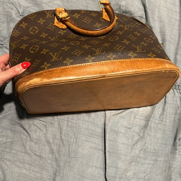 Vintage Louis Vuitton Alma handbag 👜 - Picture 4 of 5